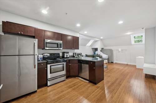 upenn-Apartment-Building-18781328